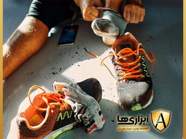 علت ایجاد بوی بد در کفش کار